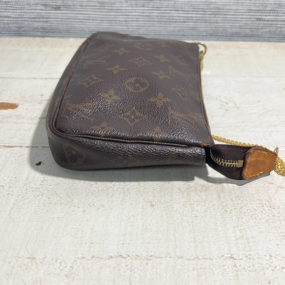 Louis Vuitton Pouch Bag Pochette Monogram - Picture 14 of 16